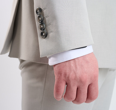 traje gris perla