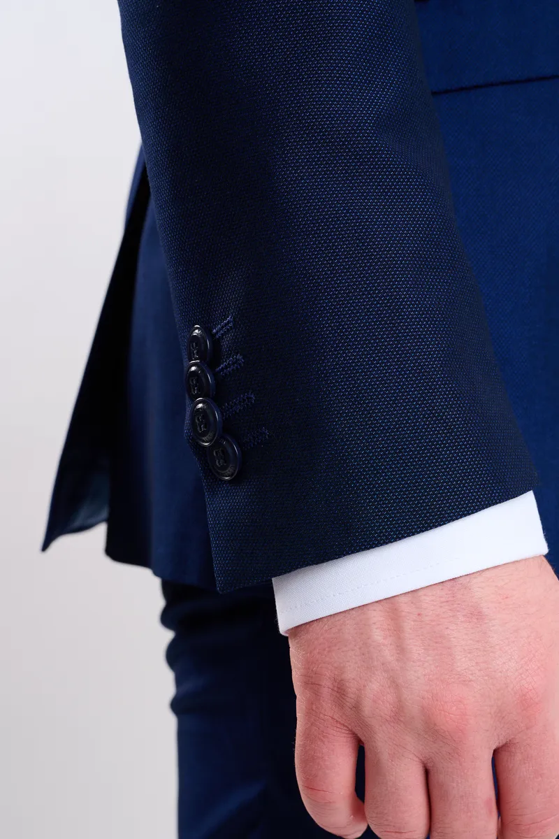 Traje azul cobalto