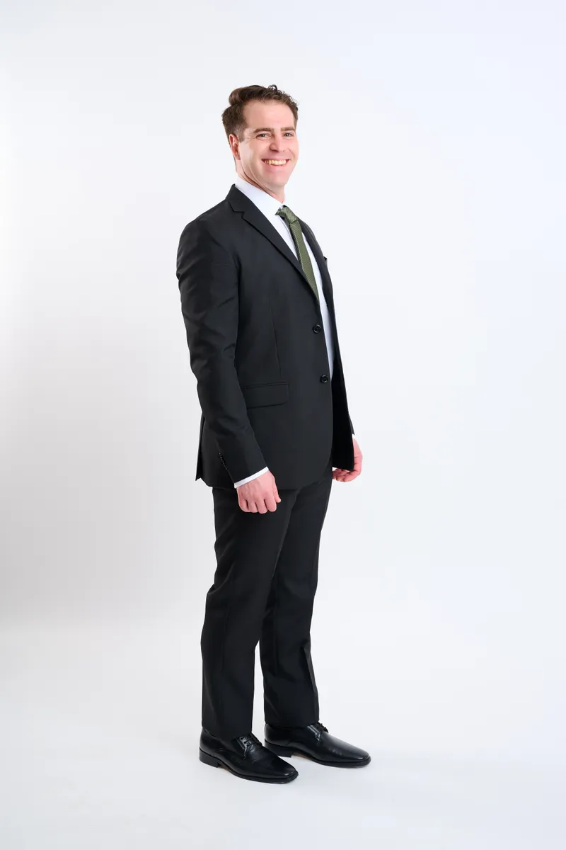 Traje negro básico