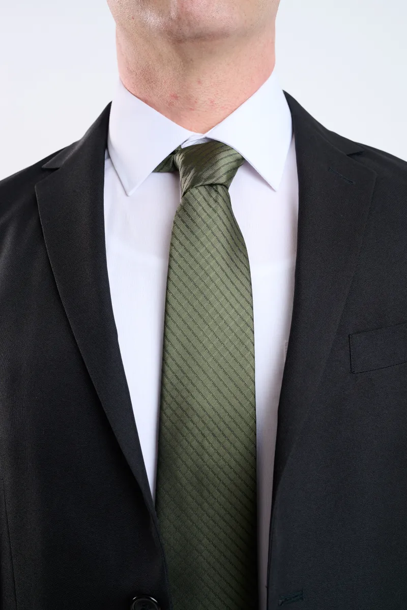 Traje negro básico